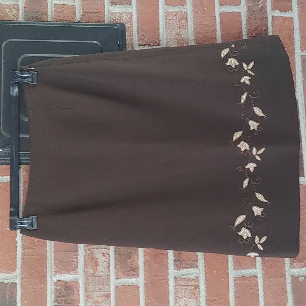 Ann Taylor  Brown Polyester Blend Applique Skirt Size 6